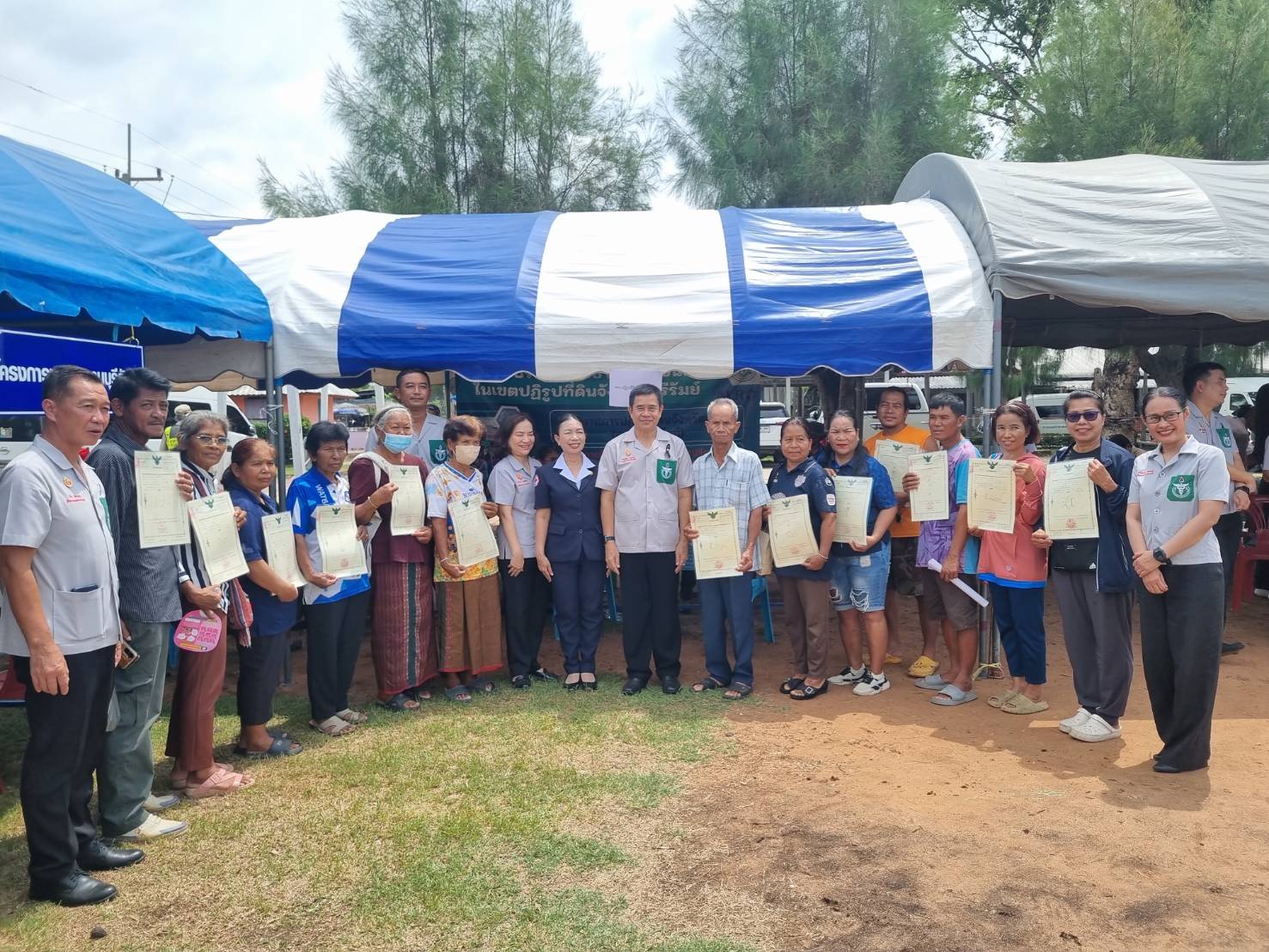 title - วันพุธที่ 1 กรกฎาคม 2569 นายประเสริฐ กาญจนเกียรติกุล ปฏิรูปที่ดินจังหวัดบุรีรัมย์ มอบหมายให้นางนวลละออง ชูมาตย์ ผอ.กลุ่มยุทธศาสตร์ฯ พร้อมด้วย เจ้าหน้าที่ ส.ป.ก.บุรีรัมย์ ร่วมออกหน่วยแพทย์เคลื่อนที่ (พอ.สว.) และโครงการ 